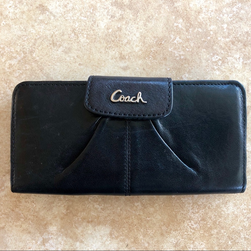 Pre-Owned Coach Black Leather Wallet